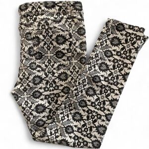 Zara women’s Black and White Patterned Jeans